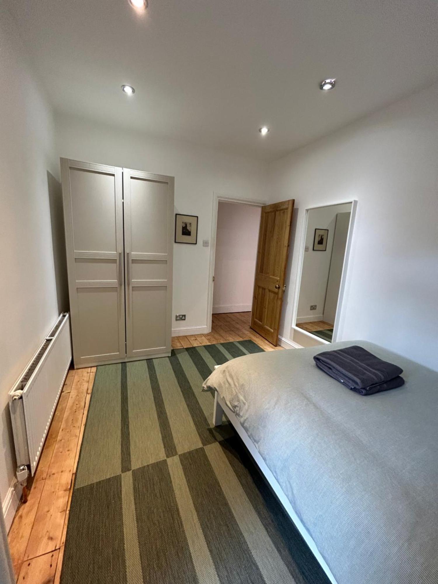 Spacious Battersea Rooms And Apartments London Room photo